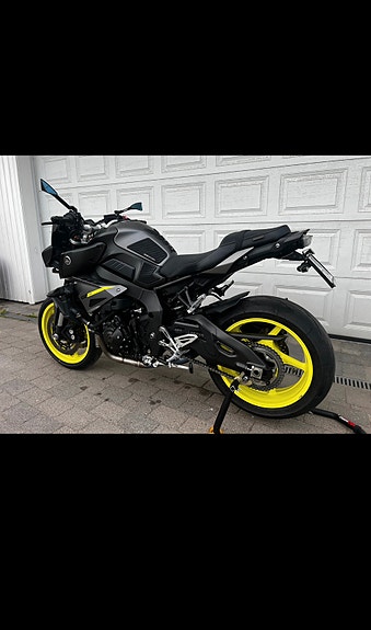 Yamaha MT-10 10 of 30