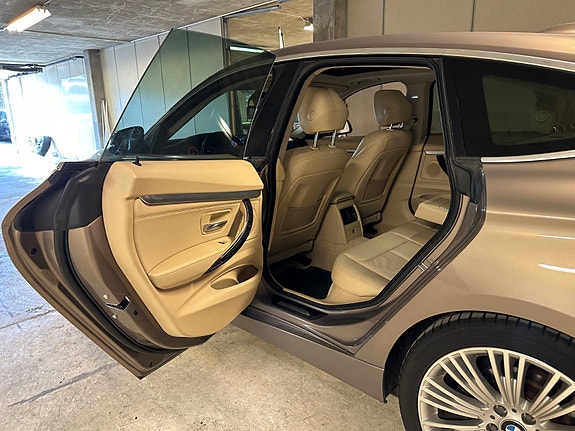 BMW 328i 28 of 30