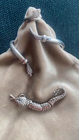 Slange - sølv (925) - anheng og armring. (Og en ring)