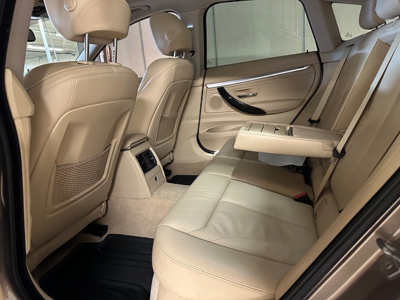 BMW 328i 25 of 30