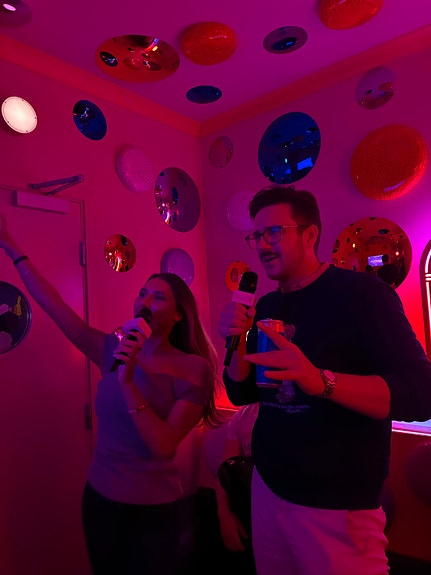 Eller kanskje en kickoff med karaoke?