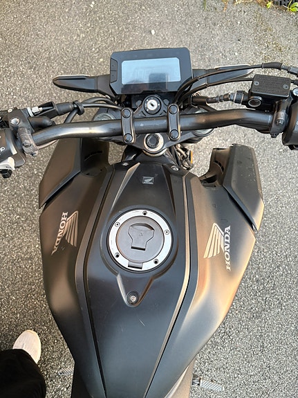 Honda CB 125 R 9 of 15