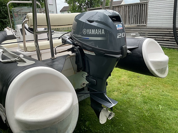 Smart rib 350  med 20 hk firetakter med el.start / veldig få timer / Inkl henger 4 of 5