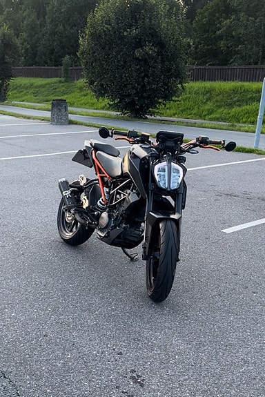 KTM 125 Duke 2 of 5