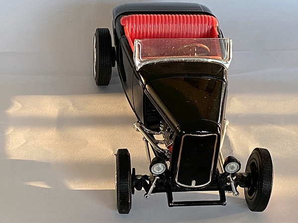 American Muscle ’32 Ford Street Rod modellbil svart/rød