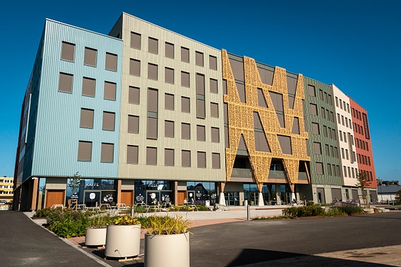 Fagskolen Møre og Romsdal, studiested Kristiansund, holder til på flotte Campus, midt i byen, nede ved sjøfronten.