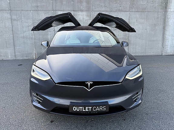 Tesla Model X 3 of 5