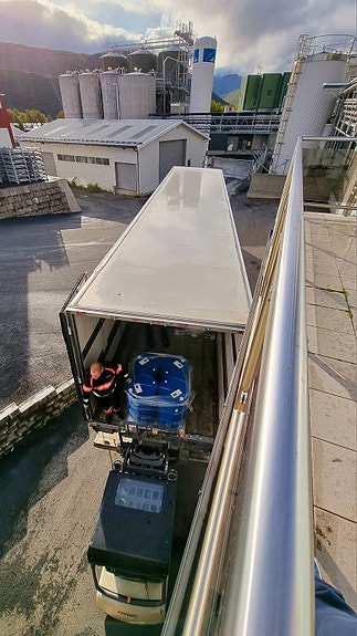 Høykvalitets omega-3 sendes på fat til vår kunde og eier Nordic Naturals i USA