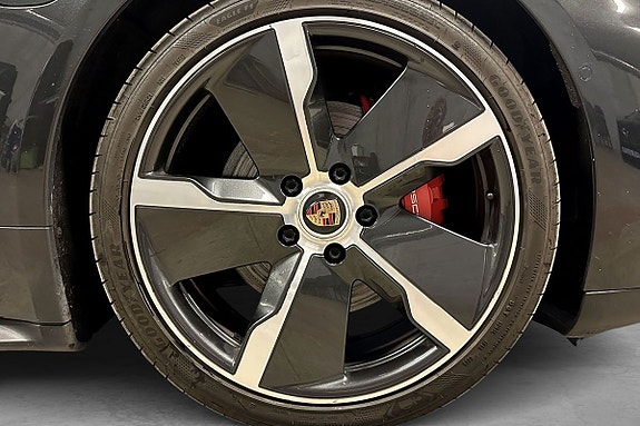 Porsche Taycan 8 of 30
