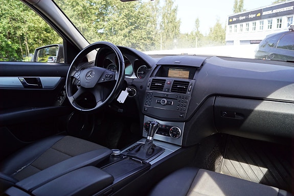 Mercedes-Benz C-Klasse 30 of 30