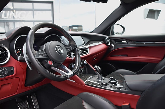 Alfa Romeo Stelvio Quadrifoglio 15 of 30