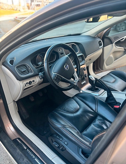 Volvo V40 14 of 18