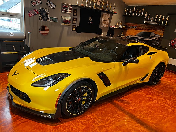 Chevrolet Corvette 2 of 26