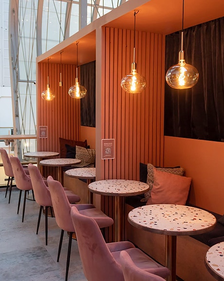 Stor kafè i 3. etasje