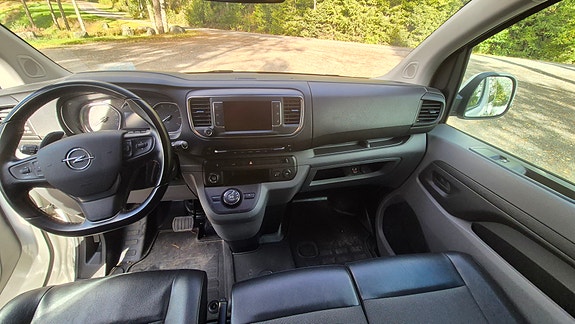 Opel Vivaro 15 of 19