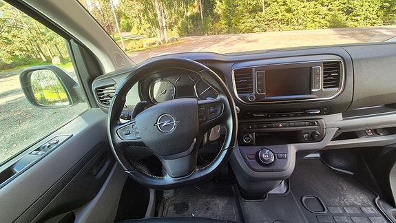 Opel Vivaro 13 of 19