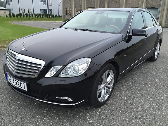 Mercedes-Benz E-Klasse 2 of 30