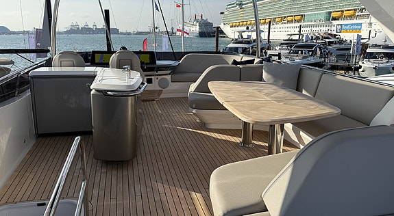Ny Princess F65, 2026 modell ledig for VIP charter. 9 of 13
