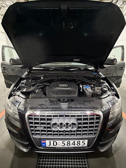Audi Q5 2 of 30