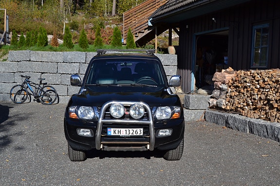 Mitsubishi Pajero 3 of 27
