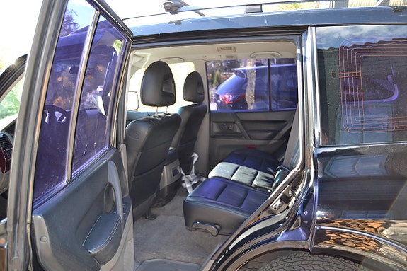 Mitsubishi Pajero 7 of 27