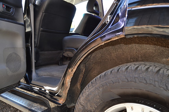 Mitsubishi Pajero 10 of 27