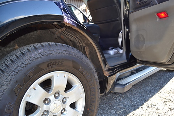 Mitsubishi Pajero 9 of 27