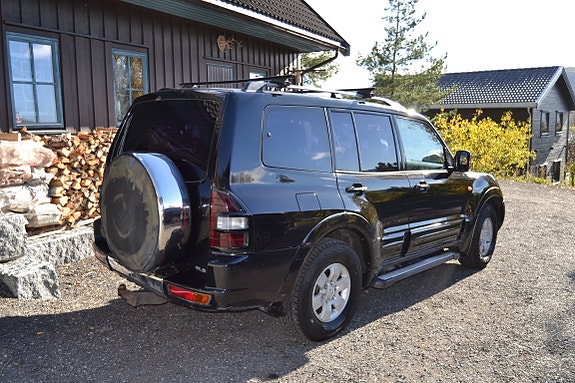 Mitsubishi Pajero 6 of 27