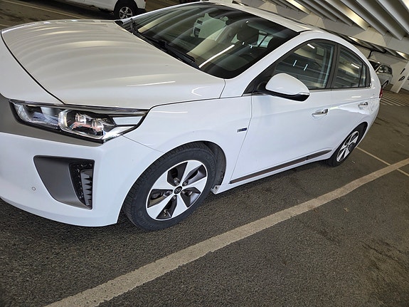 Hyundai IONIQ 2 of 5