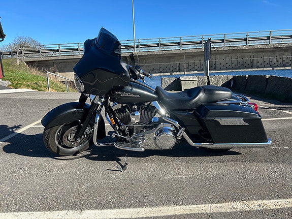 Harley-Davidson Street Glide FLHX 3 of 5