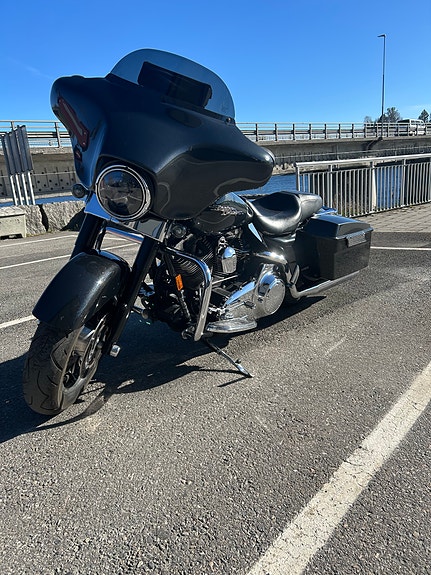 Harley-Davidson Street Glide FLHX 4 of 5