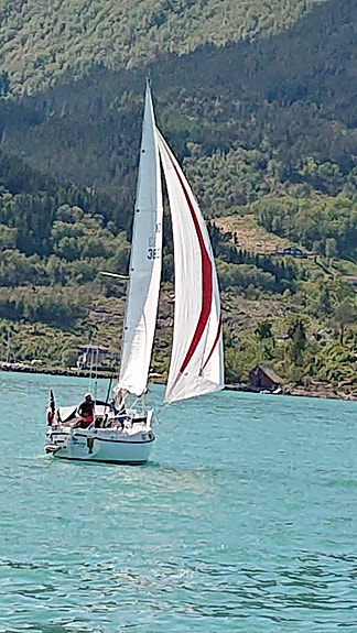 Nydelig Hallberg Rassy 26 2 of 5