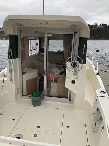 Quicksilver 675 Pilothouse 6 of 8