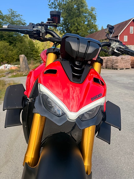 Ducati Streetfighter v4s 6 of 9