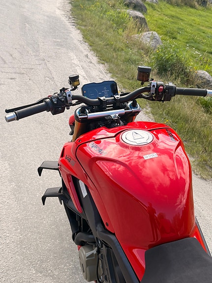Ducati Streetfighter v4s 2 of 9