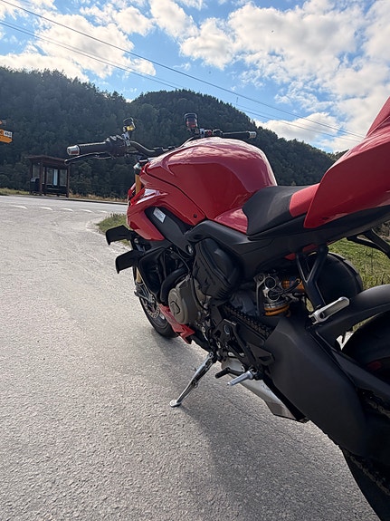 Ducati Streetfighter v4s 4 of 9