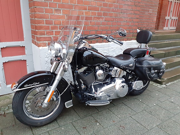 Harley-Davidson Heritage Softail Classic 3 of 5