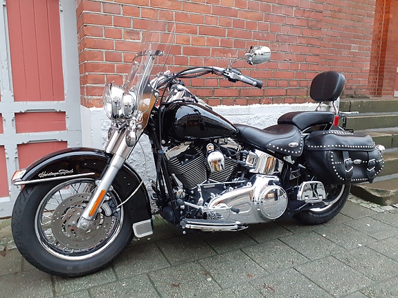 Harley-Davidson Heritage Softail Classic 4 of 5