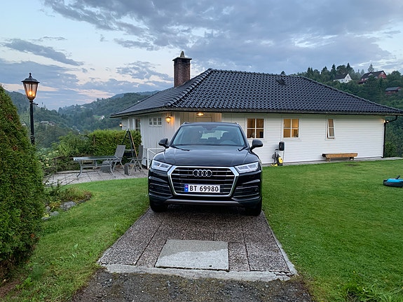 Audi Q5 2 of 24