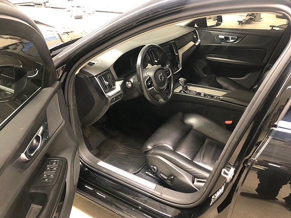 Volvo V60 13 of 23