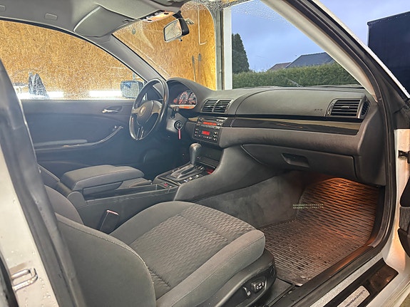 BMW 325i 7 of 22