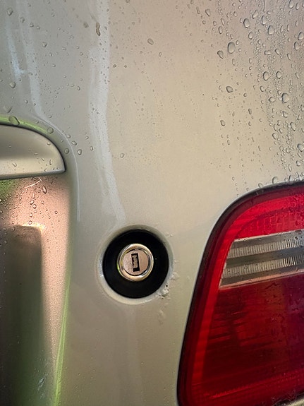 BMW 325i 11 of 22