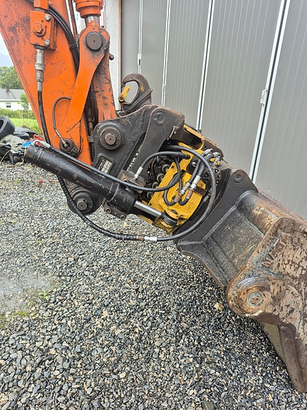 Hitachi 85US 13 of 17