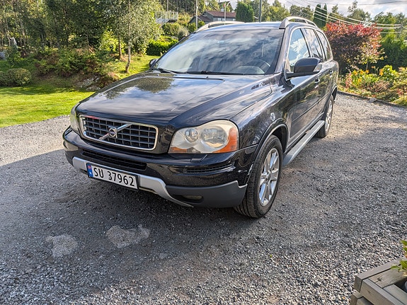 Volvo XC90 2 of 5