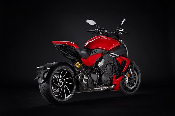 Ducati Diavel V4 2 of 5