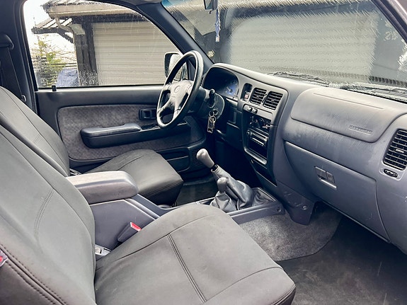Toyota HiLux 10 of 14