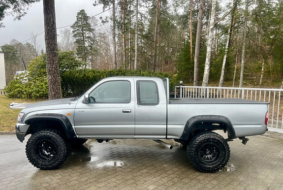 Toyota HiLux 8 of 14