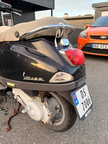 Vespa LX-50 4 of 14