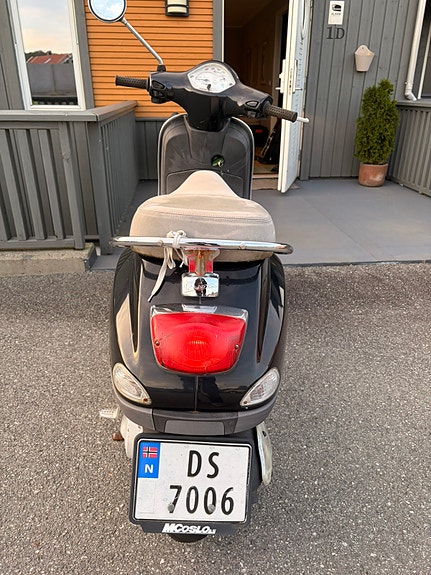 Vespa LX-50 9 of 14