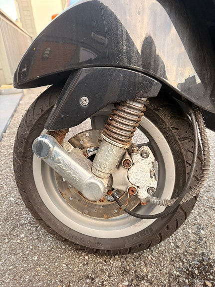 Vespa LX-50 6 of 14